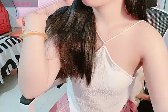 Snapshot of ___Daisy___ chatting on 10.12.25 Daisy online show from 10.12.25