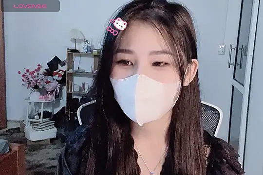 Snapshot of ___Daisy___ chatting on 11.04.25 Daisy online show from 11.04.25