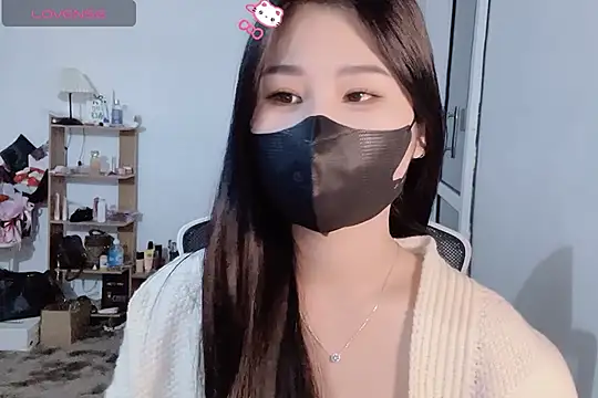 Snapshot of ___Daisy___ chatting on 11.11.25 Daisy online show from 11.11.25