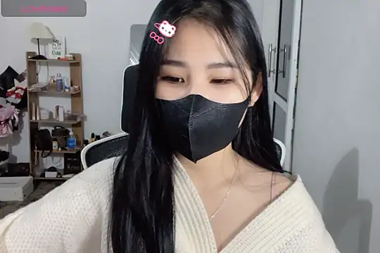 Snapshot of ___Daisy___ chatting on 11.18.25 Daisy online show from 11.18.25