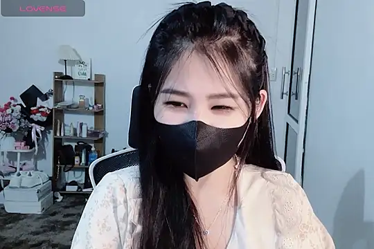 Snapshot of ___Daisy___ chatting on 11.21.25 Daisy online show from 11.21.25