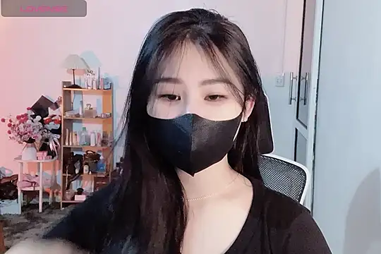 Snapshot of ___Daisy___ chatting on 11.29.25 Daisy online show from 11.29.25