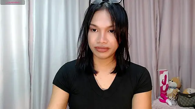 Snapshot of Herbielustts chatting on 11.27.25 Herbielustts online show from 11.27.25