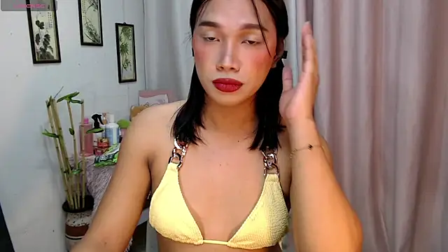 Snapshot of Herbielustts chatting on 12.16.25 Herbielustts online show from 12.16.25