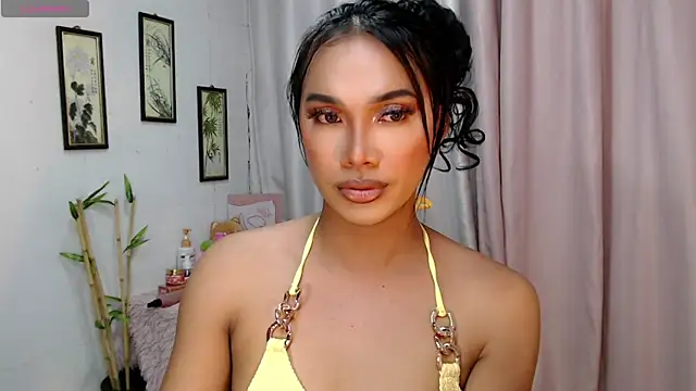 Snapshot of Herbielustts chatting on 12.20.25 Herbielustts online show from 12.20.25