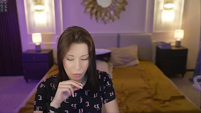 Selena Glow online show from 09.29.25