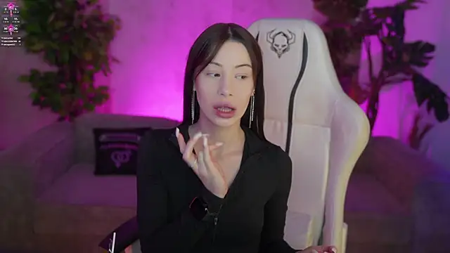 Snapshot of Selena_Glow chatting on 12.22.25 Selena Glow online show from 12.22.25