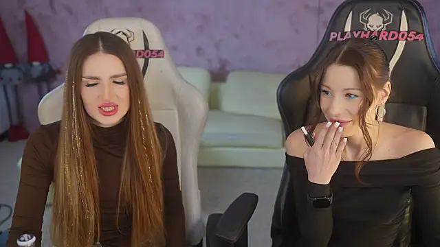 Snapshot of Selena_Glow chatting on 02.06.26 Selena Glow online show from 02.06.26