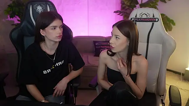 Snapshot of Selena_Glow chatting on 03.25.26 Selena Glow online show from 03.25.26