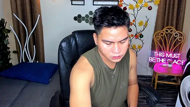 Snapshot of Asian_jayeel chatting on 12.02.25 Asian jayeel online show from 12.02.25