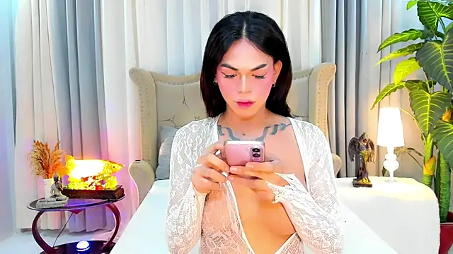 MochaliciousTransOnTop online show from 04.25.26