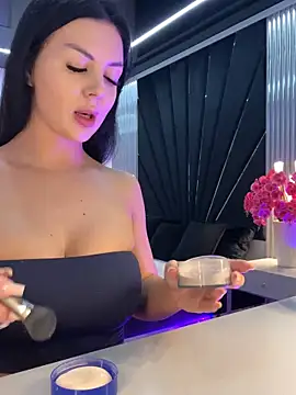 Snapshot of KenyaCruz chatting on 10.21.25 KenyaCruz online show from 10.21.25