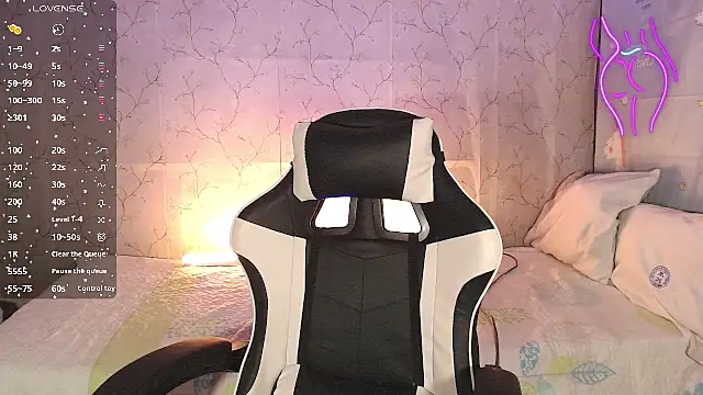 Snapshot of TssluttyNikka chatting on 03.29.26 TssluttyNikka online show from 03.29.26