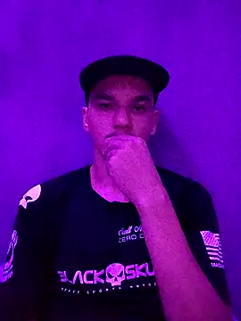 Snapshot of Thpaugrosso chatting on 11.25.25 Thpaugrosso online show from 11.25.25