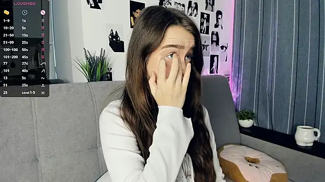 lovelyalivia online show from 10.19.25