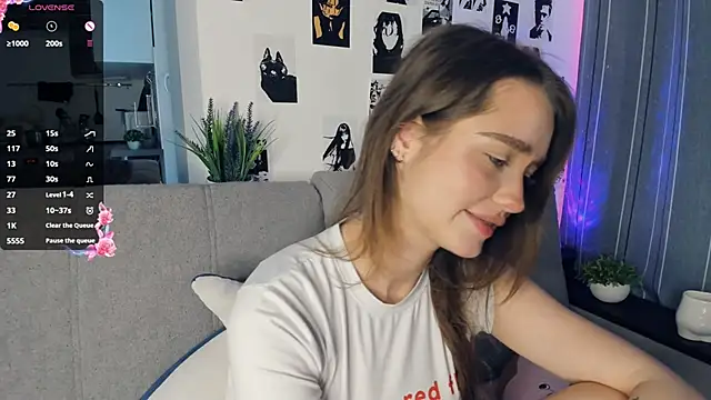 lovelyalivia online show from 10.26.25