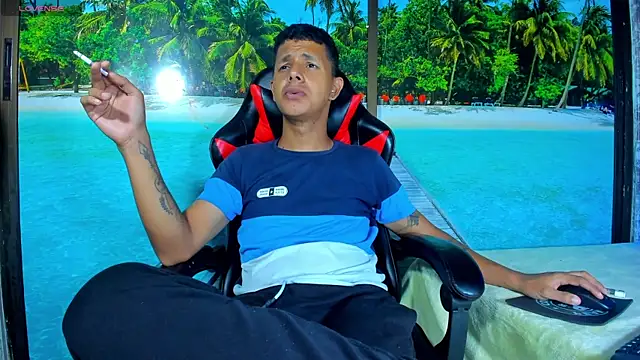 Snapshot of BigMonstercoks69 chatting on 09.25.25 BigMonstercoks69 online show from 09.25.25