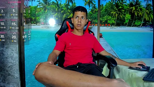 Snapshot of BigMonstercoks69 chatting on 09.26.25 BigMonstercoks69 online show from 09.26.25