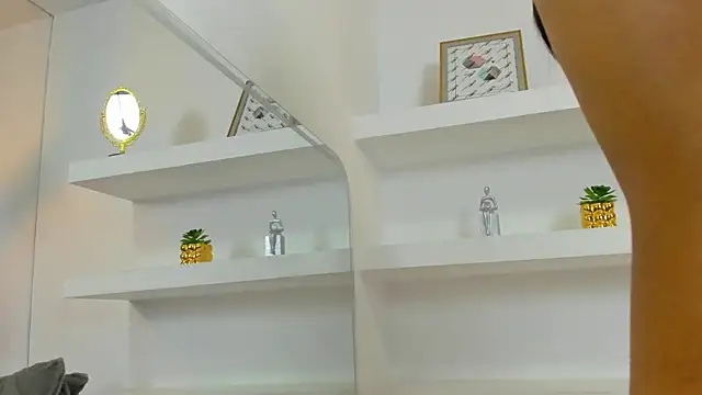 Snapshot of IsabellaMonet chatting on 10.03.25 IsabellaMonet online show from 10.03.25