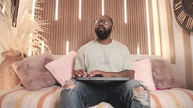 Snapshot of King_Malik chatting on 09.26.25 King Malik online show from 09.26.25