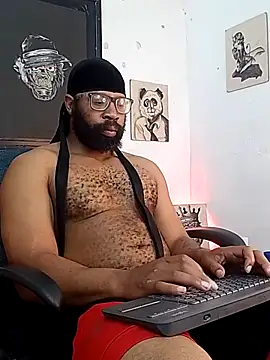 Snapshot of King_Malik chatting on 11.25.25 King Malik online show from 11.25.25