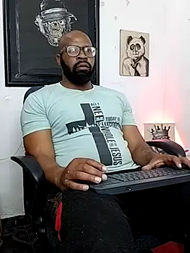 Snapshot of King_Malik chatting on 11.26.25 King Malik online show from 11.26.25