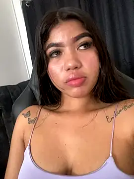 Snapshot of Luna_20x chatting on 11.23.25 Luna 20x online show from 11.23.25