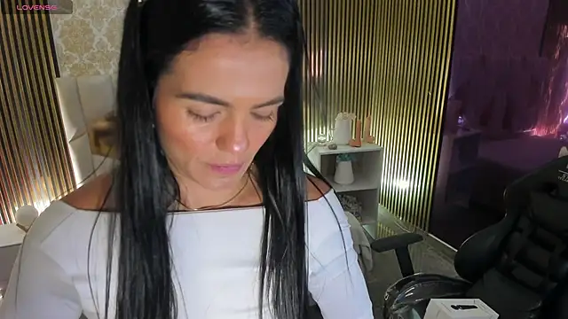 Rosalind tay online show from 10.04.25