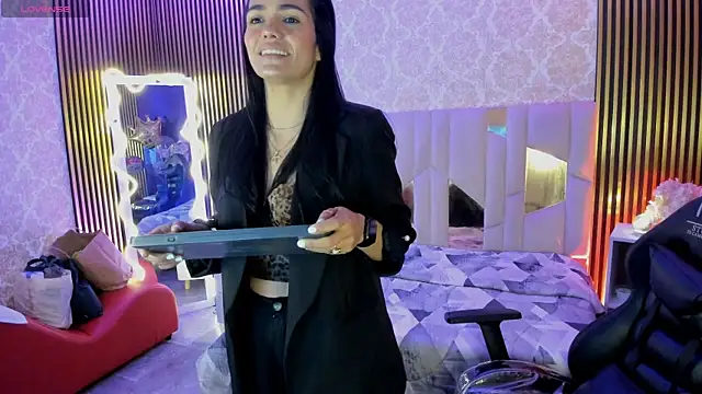 Rosalind tay online show from 10.14.25