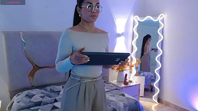 Rosalind tay online show from 11.14.25