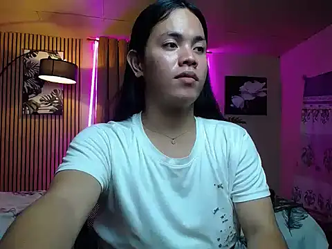 Snapshot of lava_lux chatting on 10.21.25 lava lux online show from 10.21.25