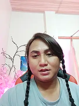 Snapshot of hella_queen chatting on 01.14.26 hella queen online show from 01.14.26