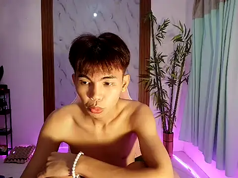 Snapshot of ichiro_daisuke chatting on 04.03.26 ichiro daisuke online show from 04.03.26