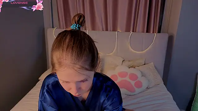 Snapshot of BeatrixCarIeton chatting on 09.12.25 BeatrixCarIeton online show from 09.12.25