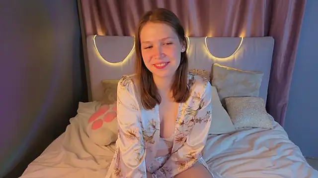 Snapshot of BeatrixCarIeton chatting on 09.17.25 BeatrixCarIeton online show from 09.17.25