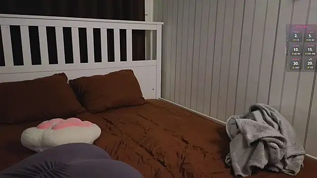 Snapshot of BeatrixCarIeton chatting on 10.17.25 BeatrixCarIeton online show from 10.17.25