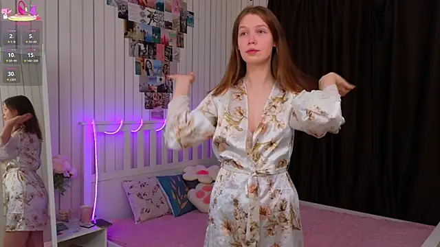 Snapshot of BeatrixCarIeton chatting on 10.29.25 BeatrixCarIeton online show from 10.29.25