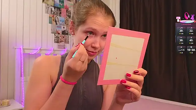 Snapshot of BeatrixCarIeton chatting on 11.05.25 BeatrixCarIeton online show from 11.05.25