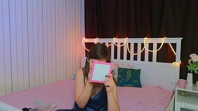 Snapshot of BeatrixCarIeton chatting on 11.29.25 BeatrixCarIeton online show from 11.29.25