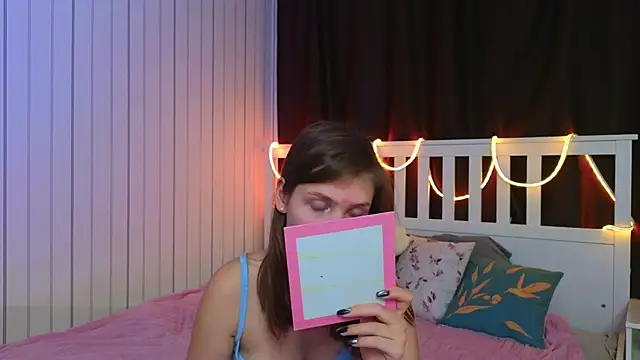 Snapshot of BeatrixCarIeton chatting on 11.30.25 BeatrixCarIeton online show from 11.30.25