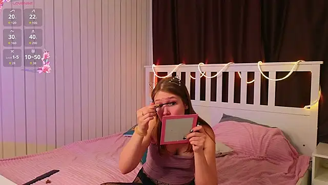 Snapshot of BeatrixCarIeton chatting on 12.03.25 BeatrixCarIeton online show from 12.03.25