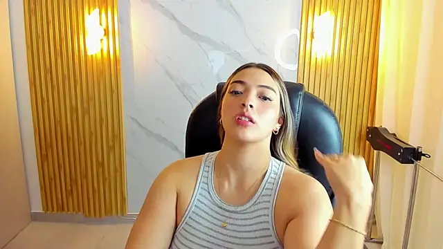 Snapshot of KYLIE_JONES6 chatting on 09.15.25 KYLIE JONES6 online show from 09.15.25