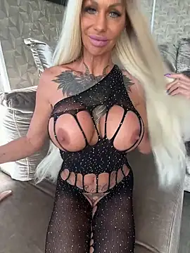 Snapshot of dutchbarbie chatting on 05.10.26 dutchbarbie online show from 05.10.26