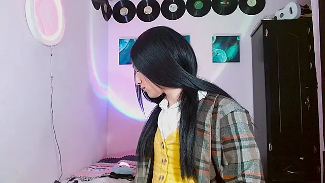 meghan devil  online show from 11.22.25