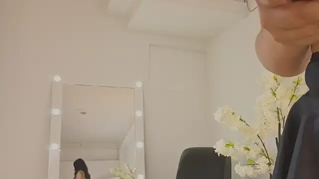 Snapshot of InnaVolkova chatting on 06.18.26 InnaVolkova online show from 06.18.26
