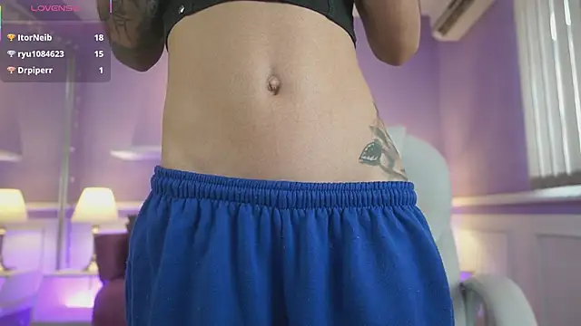 Snapshot of NicoleCrawft chatting on 10.04.25 NicoleCrawft online show from 10.04.25