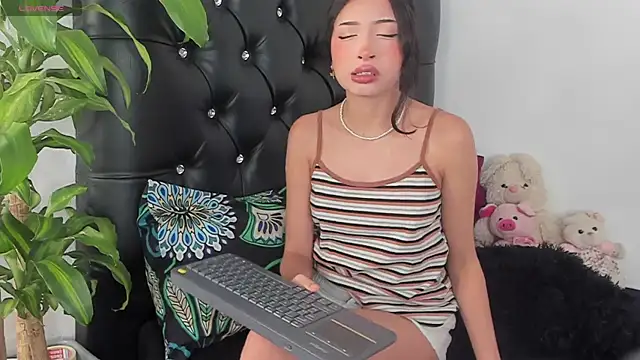 Britney Rose online show from 10.30.25