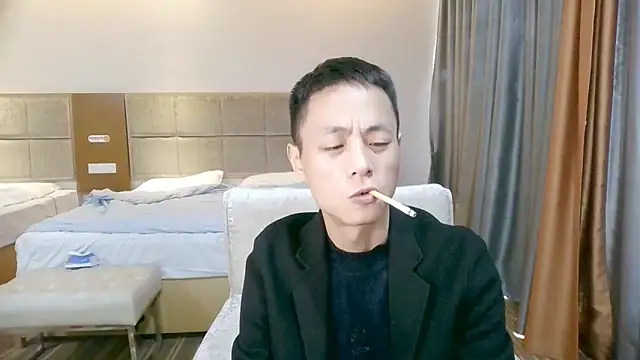 Snapshot of Tsia-Die chatting on 11.04.25 Tsia-Die online show from 11.04.25