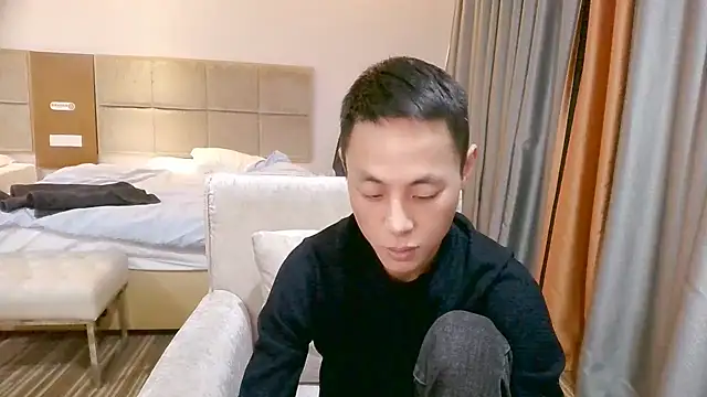 Snapshot of Tsia-Die chatting on 11.06.25 Tsia-Die online show from 11.06.25