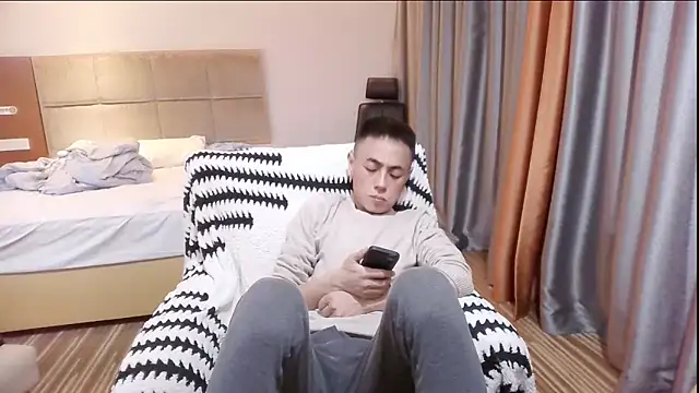 Snapshot of Tsia-Die chatting on 11.18.25 Tsia-Die online show from 11.18.25